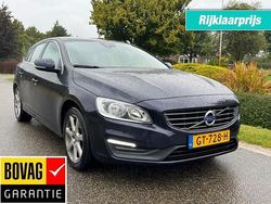 Blauw Gebruikt 2015 Volvo V60 Momentum Stationwagen | € 14.750 (Eerlijke prijs)