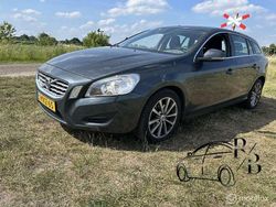 Grijs Gebruikt 2013 Volvo V60 Momentum Stationwagen | € 6.299 (Eerlijke prijs)