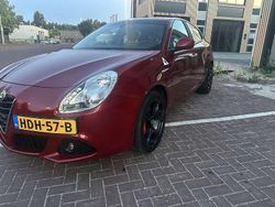 Rood Gebruikt 2012 Alfa Romeo Giulietta Distinctive Hatchback | € 5.299 (Eerlijke prijs)