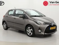 Grijs Gebruikt 2016 Toyota Yaris Hybrid Trend Hatchback | € 15.499 (Eerlijke prijs)