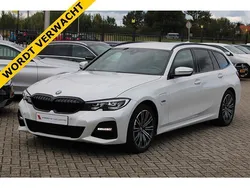 Wit Gebruikt 2022 BMW 330 Executive Stationwagen | € 32.900 (Goede deal)