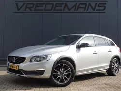 Grijs Gebruikt 2015 Volvo V60 CC Business Edition Stationwagen | € 8.950