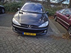 Zilver Gebruikt 2005 Peugeot 206 Griffe Hatchback | € 850 (Eerlijke prijs)