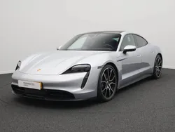 Dolomietzilver metallic Gebruikt 2022 Porsche Taycan Sedan | € 69.750 (Super prijs)