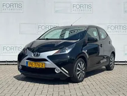 Zwart Gebruikt 2017 Toyota Aygo X-play Hatchback | € 7.100 (Eerlijke prijs)