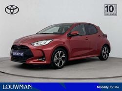 Rood Nieuw 2025 Toyota Yaris Hybrid Comfort Hatchback | € 31.945 (Duur)
