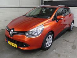 Rood Gebruikt 2014 Renault Clio GrandTour Expression Stationwagen | € 3.995 (Eerlijke prijs)