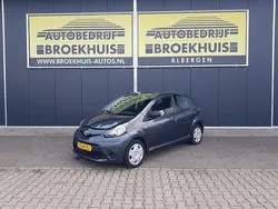 Grijs Gebruikt 2013 Toyota Aygo Hatchback | € 2.700 (Super prijs)
