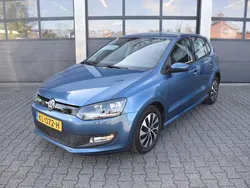 Blauw Gebruikt 2016 VW Polo Edition Hatchback | € 10.835 (Eerlijke prijs)