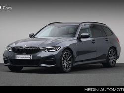 Grijs Gebruikt 2022 BMW 318 M Sport Stationwagen | € 35.880 (Iets duurder)