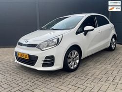 Wit Gebruikt 2016 Kia Rio Hatchback | € 7.950 (Eerlijke prijs)