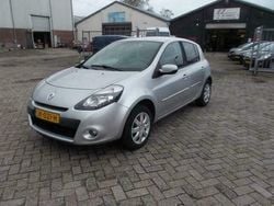 Zilver Gebruikt 2011 Renault Clio II Authentique Hatchback | € 3.650 (Eerlijke prijs)