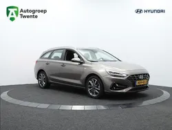 Bruin metallic Gebruikt 2024 Hyundai i30 Comfort Stationwagen | € 25.750 (Eerlijke prijs)