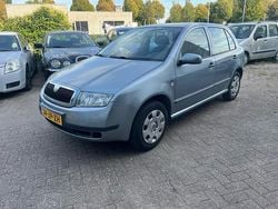 Grijs Gebruikt 2002 Skoda Fabia Comfort Hatchback | € 850 (Super prijs)