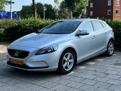 Zilver Gebruikt 2015 Volvo V40 Momentum Stationwagen | € 6.700 (Eerlijke prijs)