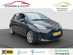 Zwart Gebruikt 2016 Toyota Yaris Hatchback | € 7.935 (Eerlijke prijs)