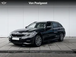 Bmw individual citrinschwarz metallic (c49) (donker zwart metallic) Gebruikt 2021 BMW 320e Executive Stationwagen | € 34.900 (Iets duurder)