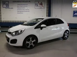 Wit Gebruikt 2012 Kia Rio Plus Hatchback | € 5.000 (Eerlijke prijs)