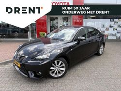 Zwart (metallic) Gebruikt 2015 Lexus IS300h Sedan | € 17.395 (Eerlijke prijs)