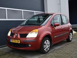 Rood Gebruikt 2005 Renault Modus Authentique MPV | € 899 (Super prijs)