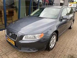 Grijs, metallic lak Gebruikt 2009 Volvo V70 Momentum Stationwagen | € 9.744 (Super prijs)