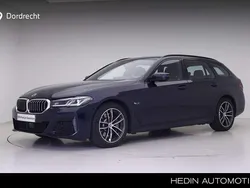 Blauw, metallic lak Gebruikt 2023 BMW 530 M Sport Stationwagen | € 48.895 (Goede deal)