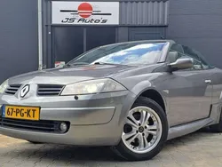 Grijs, metallic lak Gebruikt 2004 Renault Mégane Cabriolet Cabriolet | € 3.750