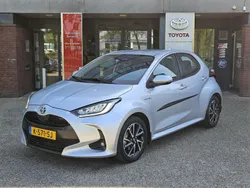 Grijs Gebruikt 2021 Toyota Yaris Hybrid Hatchback | € 19.239 (Eerlijke prijs)