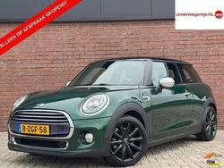 Groen, metallic lak Gebruikt 2015 Mini Cooper Business Hatchback | € 11.995 (Eerlijke prijs)