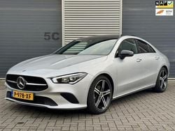 Grijs Gebruikt 2022 Mercedes CLA180 Luxury Sedan | € 28.950 (Goede deal)
