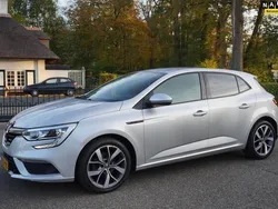 Grijs Gebruikt 2016 Renault Mégane III Zen Hatchback | € 9.900 (Iets duurder)