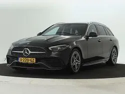 Grijs, metallic lak Gebruikt 2023 Mercedes C180 AMG line Stationwagen | € 39.945 (Goede deal)