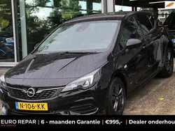 Zwart, metallic lak Gebruikt 2021 Opel Astra Business Edition Hatchback | € 12.495 (Goede deal)