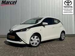 Wit Gebruikt 2017 Toyota Aygo X-play Hatchback | € 8.950 (Eerlijke prijs)