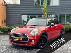 Rood Gebruikt 2017 Mini Cooper Business Hatchback | € 11.950 (Eerlijke prijs)