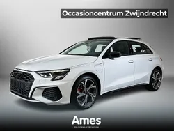 Wit Gebruikt 2024 Audi A3 Sportback e-tron Competition Sedan | € 43.995 (Iets duurder)