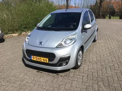 Grijs, metallic lak Gebruikt 2013 Peugeot 107 Active Hatchback | € 3.999 (Eerlijke prijs)