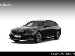 Zwart Nieuw 2025 BMW 550e M Sport Stationwagen | € 109.072 (Super prijs)