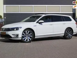 Wit Gebruikt 2018 VW Passat Highline Stationwagen | € 17.900 (Goede deal)