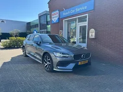Grijs Gebruikt 2018 Volvo V60 Momentum Stationwagen | € 24.299 (Eerlijke prijs)