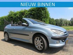 Grijs Gebruikt 2002 Peugeot 206 CC Cabriolet | € 1.095 (Eerlijke prijs)