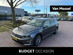 Grijs (metallic) Gebruikt 2017 VW Passat Highline Stationwagen | € 19.900 (Iets duurder)