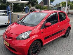 Rood Gebruikt 2006 Toyota Aygo Hatchback | € 2.400 (Eerlijke prijs)