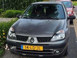 Grijs Gebruikt 2002 Renault Clio II Expression Hatchback | € 500 (Goede deal)