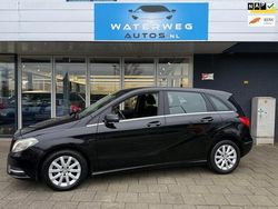 Zwart Gebruikt 2013 Mercedes B180 Ambition MPV | € 10.450 (Goede deal)