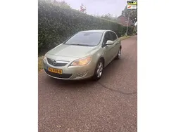 Groen Gebruikt 2011 Opel Astra Edition Hatchback | € 2.199 (Eerlijke prijs)