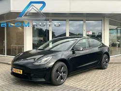 Zwart Gebruikt 2023 Tesla Model 3 Standard Range Sedan | € 28.800 (Goede deal)