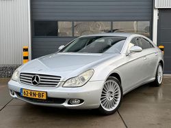 Grijs (metallic) Gebruikt 2005 Mercedes CLS500 Sedan | € 10.999 (Eerlijke prijs)