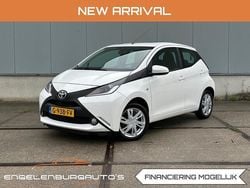Wit Gebruikt 2018 Toyota Aygo X-play Hatchback | € 11.250 (Goede deal)