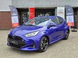 Blauw Nieuw 2025 Toyota Yaris Hybrid Executive Hatchback | € 34.695 (Eerlijke prijs)
